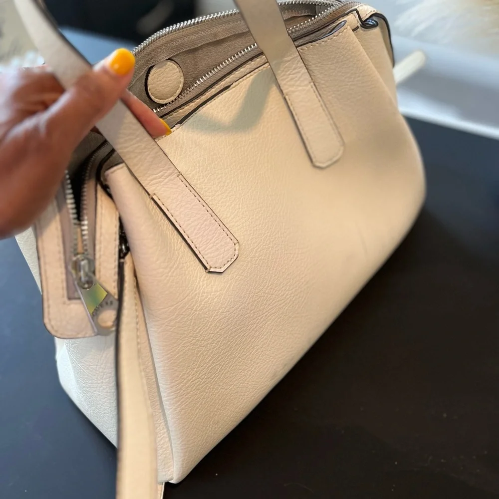 Guess Handbag - Picture 5 of 6